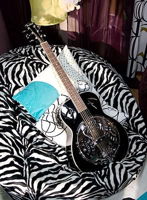 Bean bag guitar stand